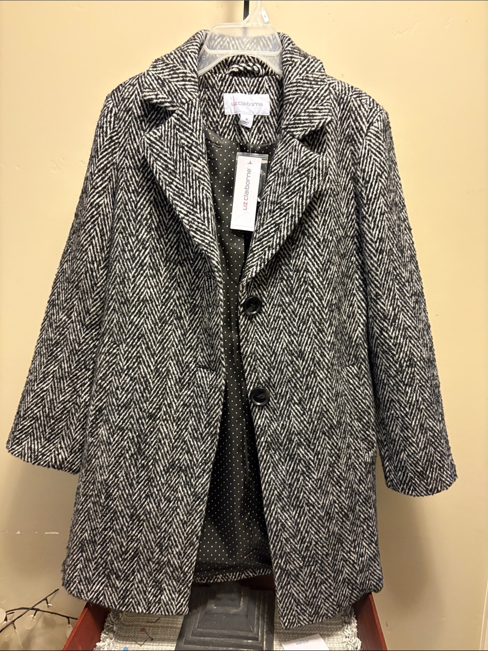 Luz Claiborne long sleeve coat.